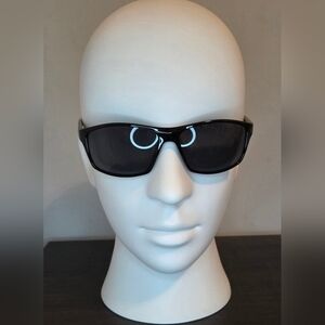 Kenneth Cole Reaction NWT Black Wrap Sunglasses KC1384 Smoke Lenses